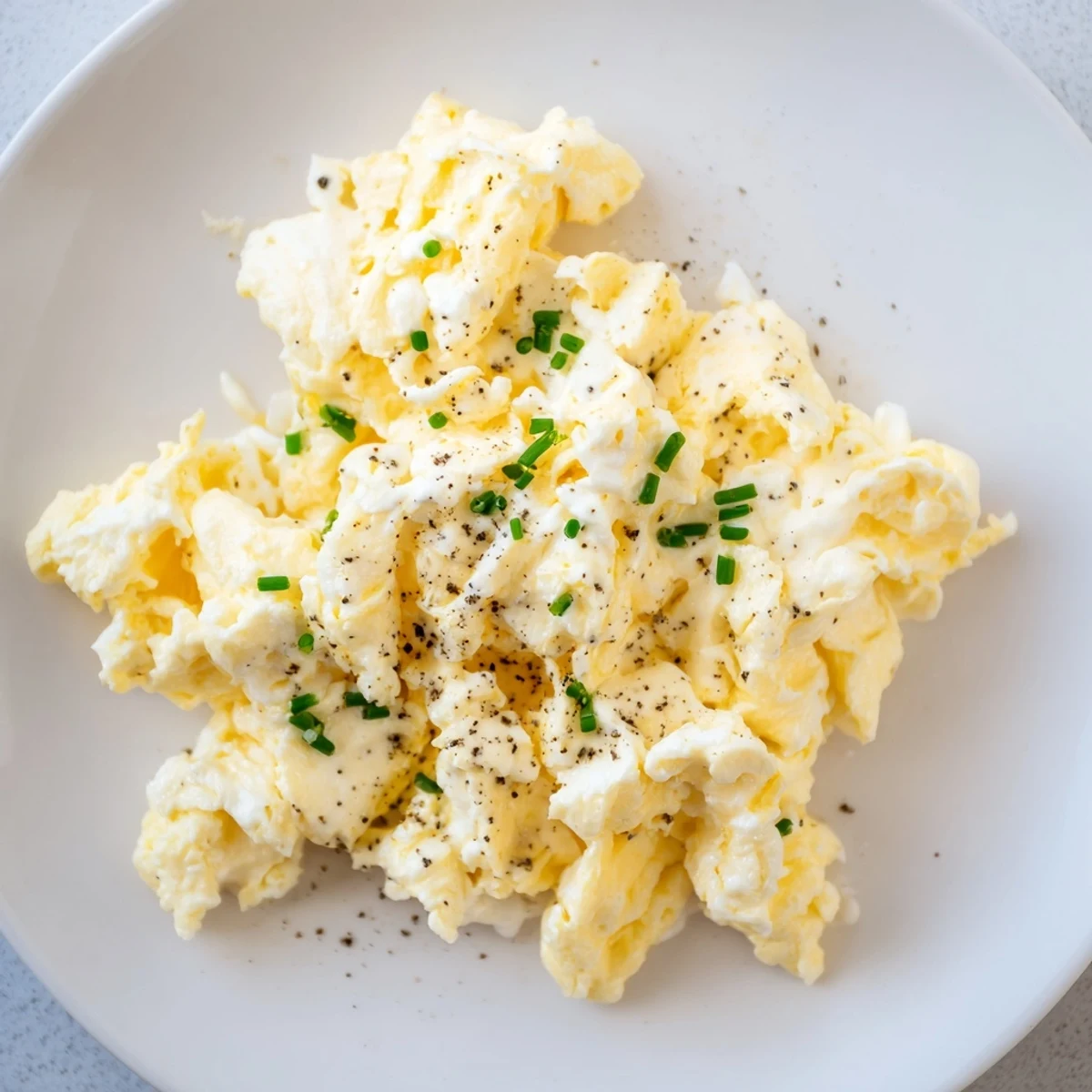Fluffy Cottage Cheese Scrambled Eggs, a protein-packed and creamy breakfast, ready to eat!